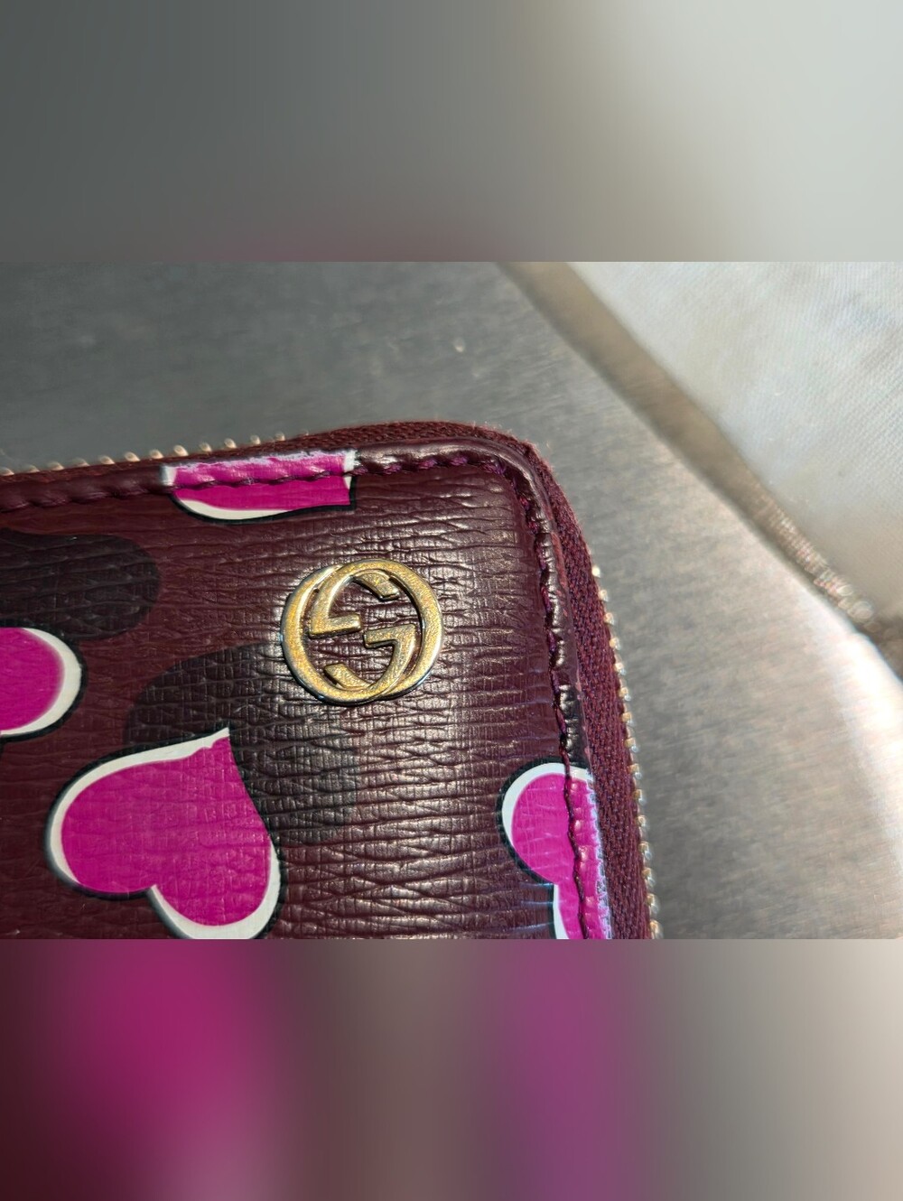 Gucci Zip-Around Wallet in Burgundy with Pink Heart Motif - Picture 3 of 16